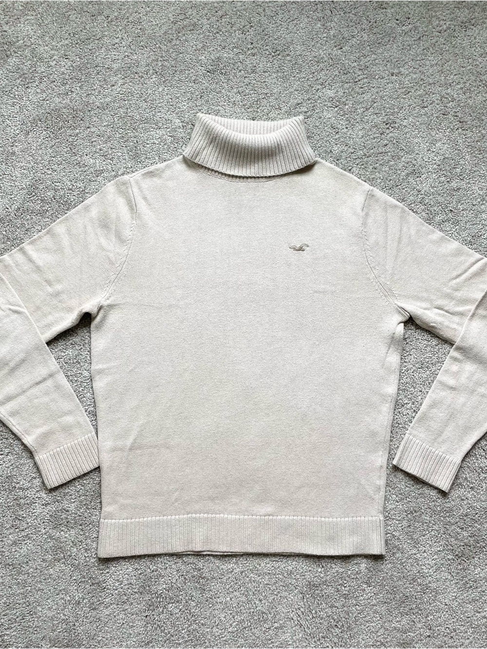 Hollister Cream Men's Turtleneck Sweater